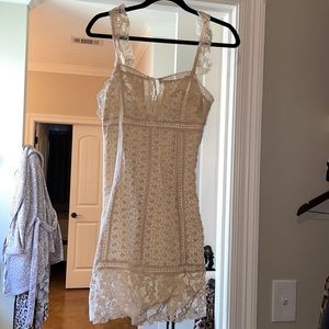 Pink Lily size small cream dress